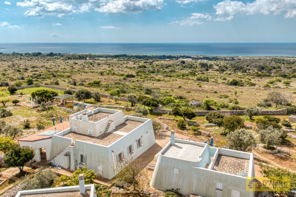 foto immobile Raffinata Villa Vista Mare con Dependance e Giardino Mediterraneo n. 9