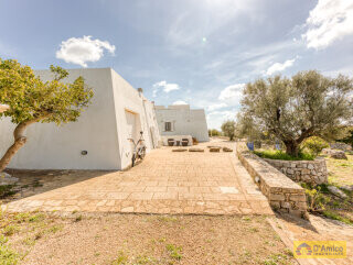 foto immobile Raffinata Villa Vista Mare con Dependance e Giardino Mediterraneo n. 34