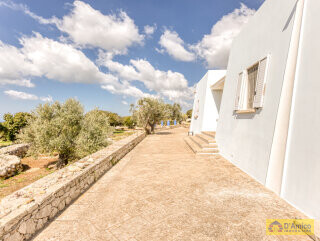 foto immobile Raffinata Villa Vista Mare con Dependance e Giardino Mediterraneo n. 38