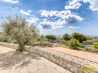 foto immobile Raffinata Villa Vista Mare con Dependance e Giardino Mediterraneo n. 4