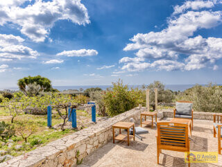 foto immobile Raffinata Villa Vista Mare con Dependance e Giardino Mediterraneo n. 6