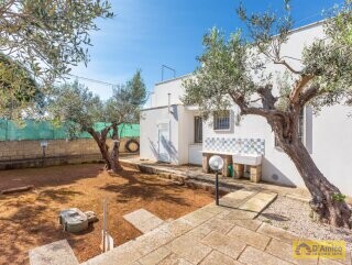 foto immobile Raffinata Villa a 250 metri dal mare, nei pressi di Gallipoli, in Salento n. 32