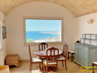 foto immobile Splendida Villa Vista Mare, con Piscina e volte tipiche, a Torre Vado n. 18