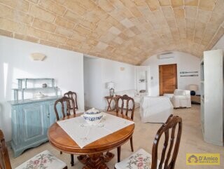 foto immobile Splendida Villa Vista Mare, con Piscina e volte tipiche, a Torre Vado n. 20