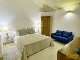 foto immobile Splendida Villa Vista Mare, con Piscina e volte tipiche, a Torre Vado n. 22