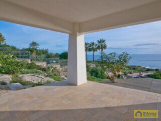 foto immobile Splendida Villa Vista Mare, con Piscina e volte tipiche, a Torre Vado n. 5