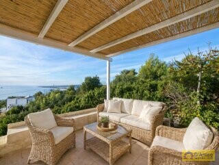 foto immobile Splendida Villa Vista Mare, con Piscina e volte tipiche, a Torre Vado n. 9