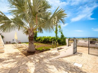 Elegante Villa Indipendente Vista Mare, con dependance, a Torre Pali