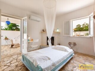 foto immobile Elegante Villa Indipendente Vista Mare, con dependance, a Torre Pali n. 12