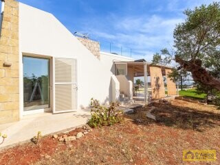foto immobile Splendida Villa con incantevole Vista Mare e Piscina, a Santa Maria di Leuca n. 26