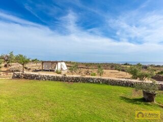 foto immobile Splendida Villa con incantevole Vista Mare e Piscina, a Santa Maria di Leuca n. 6