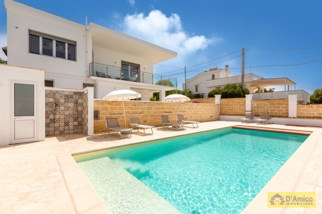 foto immobile Villa di Lusso con Piscina e Vista Mare a Santa Maria Di Leuca n. 9